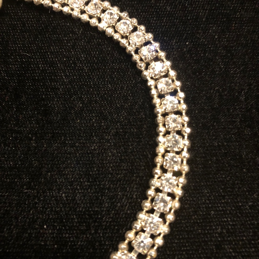 Silver Rhinestones Choker.